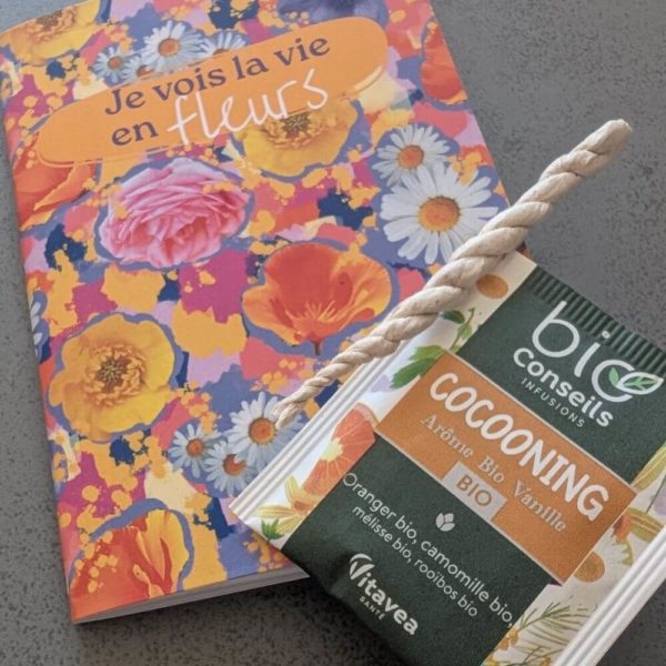 carnet je vois la vie en fleurs et goodies
